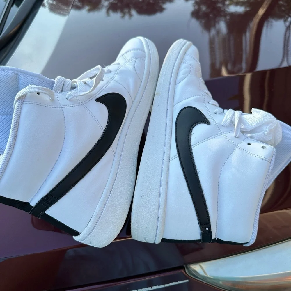 Nike Men's White and Black Sneakers